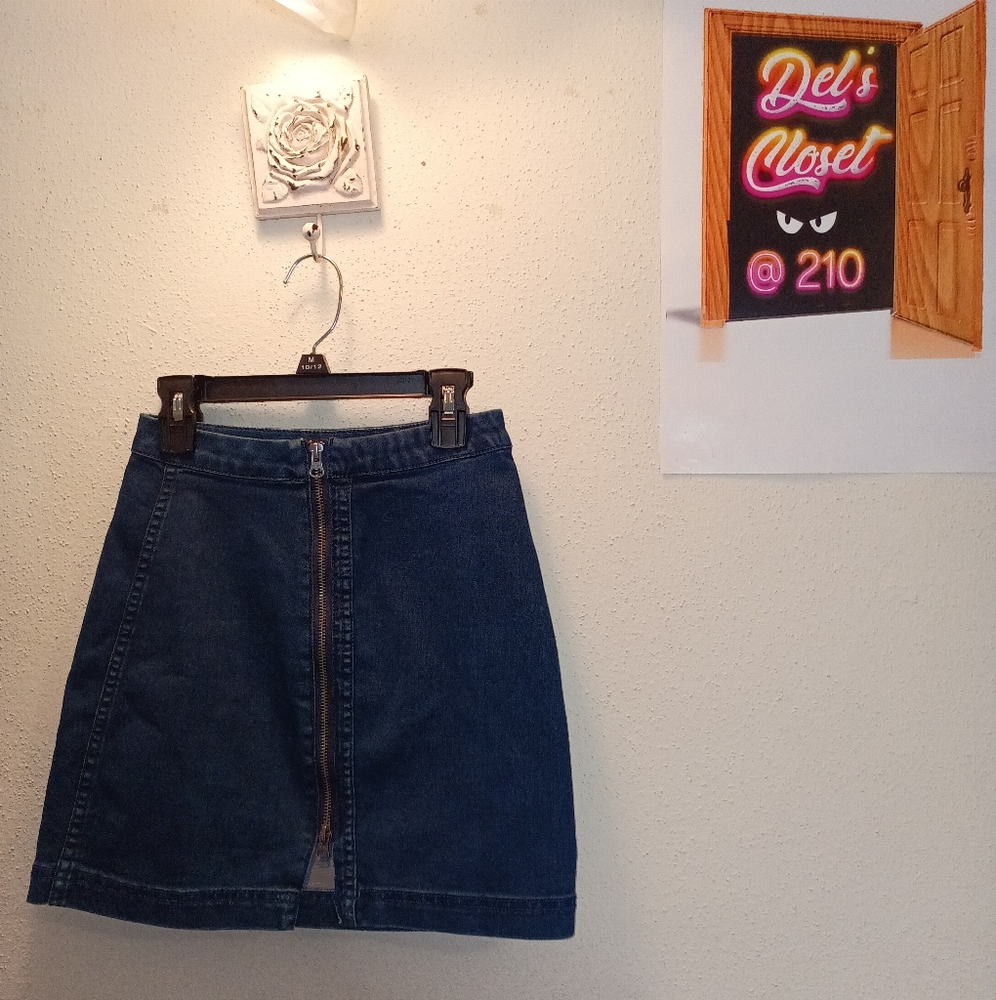 Free People Blue Jean Skirt with Workable Zipper from Top to Bottom Size 0. NWOT